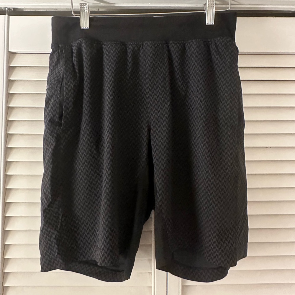 Lululemon Men's Black and Grey Printed 9” Shorts Medium